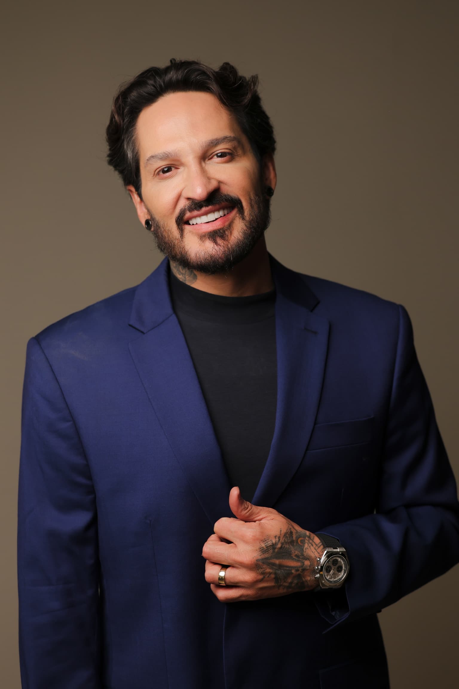 Robson Souza, cabeleireiro 6K, em sessão fotográfica